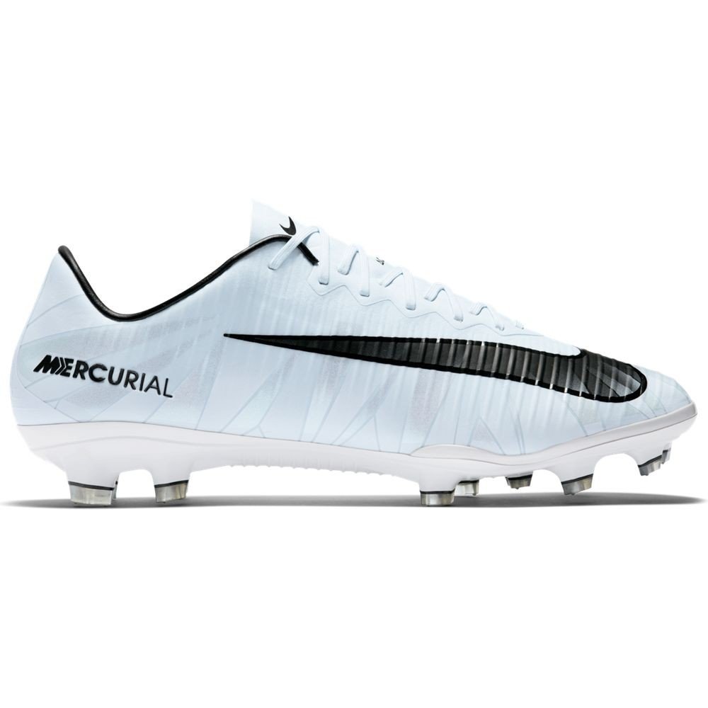 soccer shoes for defenders