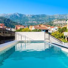 Hotel Kadmo: Kenyamanan Modern di Jantung Budva, Montenegro